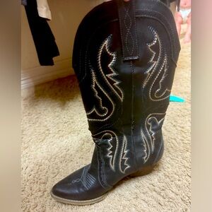 Cavenders boots size 8